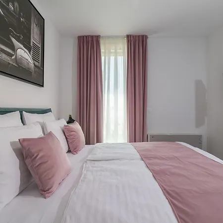 Luxury Magali 3 روفينج